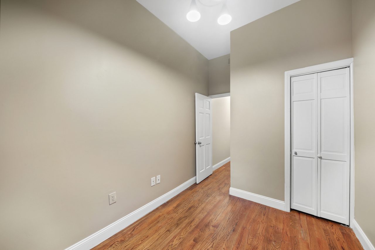 #956: Crown Heights - Queen Bedroom D - #956: Crown Heights - Gallery - 4