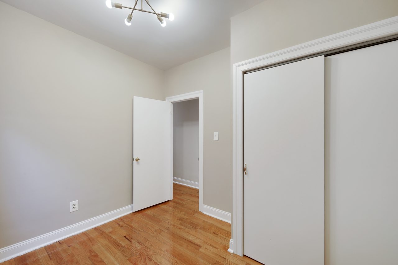 #805: Prospect Heights - Queen Bedroom C - 5