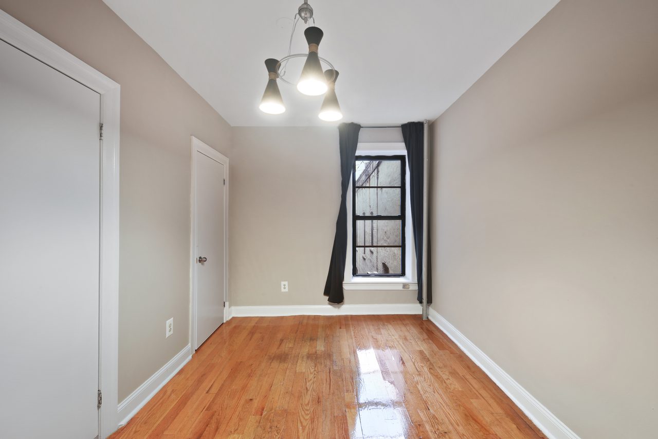 #805: Prospect Heights - Queen Bedroom B - 4