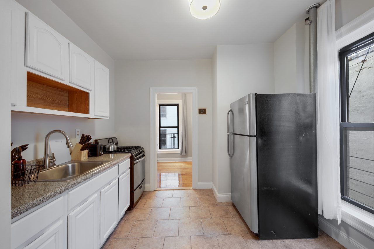 #805: Prospect Heights - Queen Bedroom B - 9