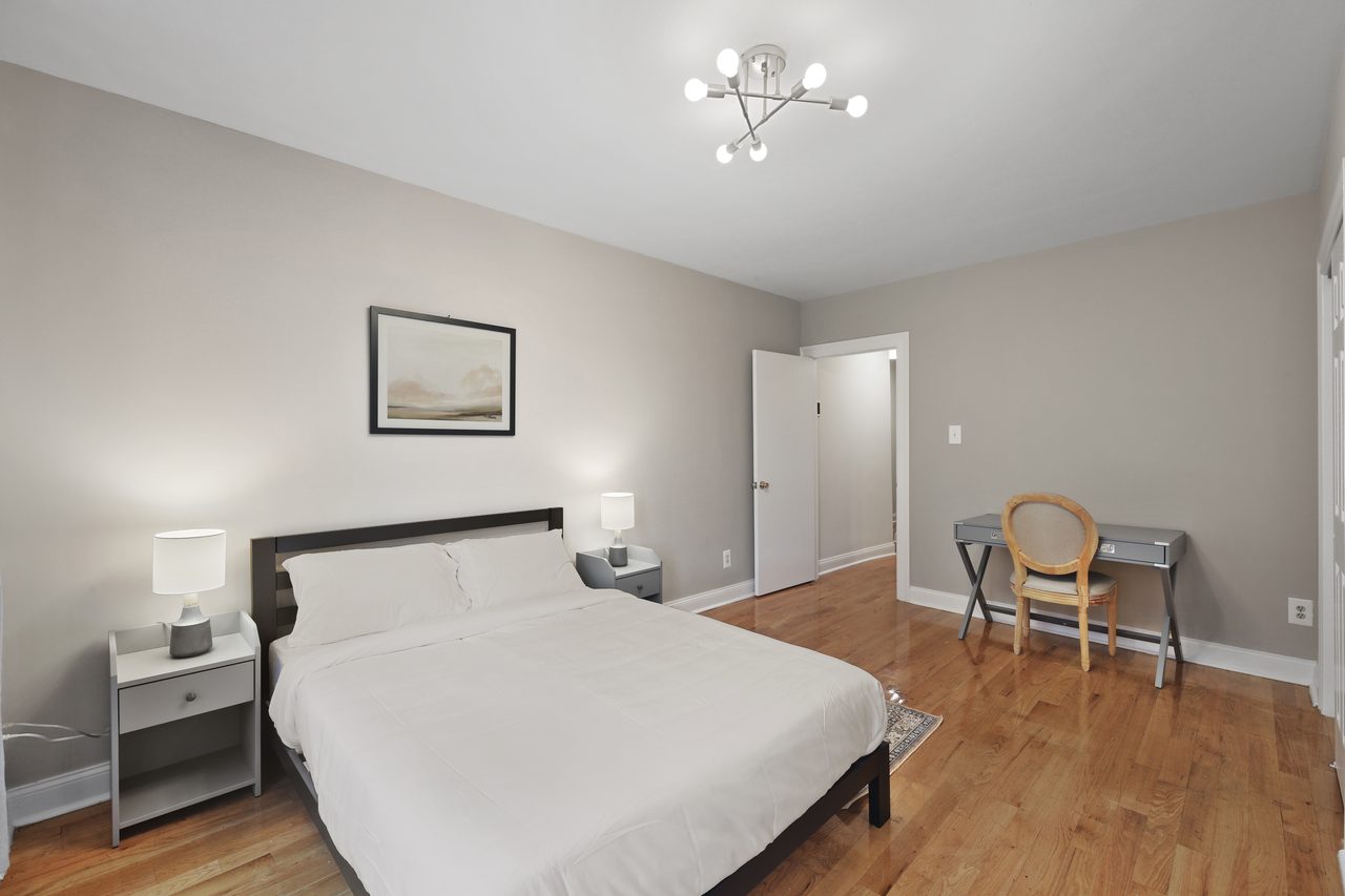 #805: Prospect Heights - Queen Bedroom A - 3