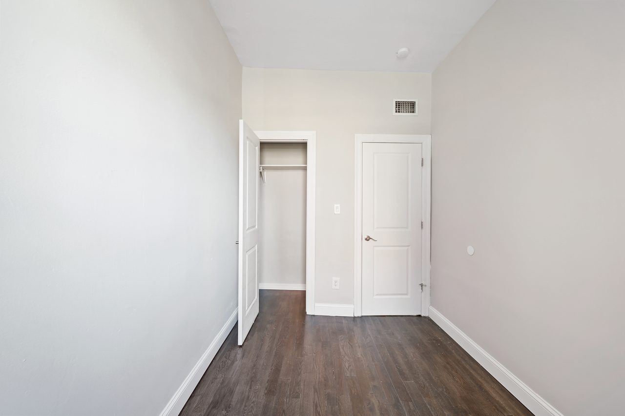 #896: Bedford-Stuyvesant - Full Bedroom A - #896: Bedford-Stuyvesant - Gallery - 4