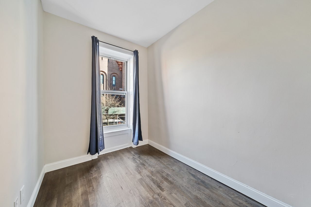 #896: Bedford-Stuyvesant - Full Bedroom A - #896: Bedford-Stuyvesant - Gallery - 2