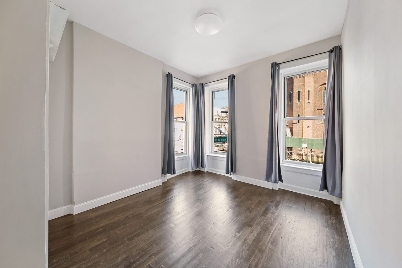 #896: Bedford-Stuyvesant - Queen Bedroom B - #896: Bedford-Stuyvesant - Gallery - 3