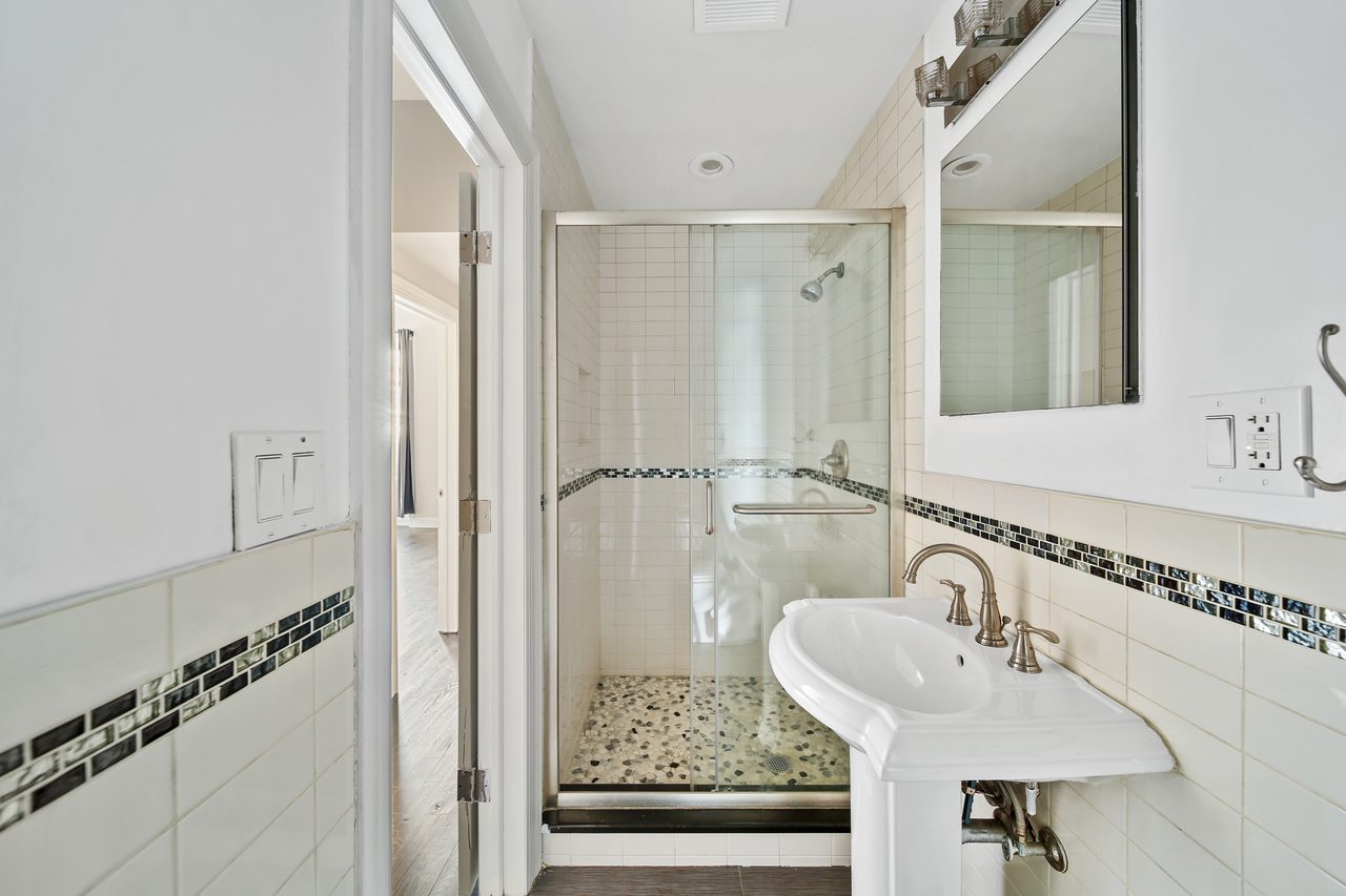  #896: Bedford-Stuyvesant - Queen Bedroom B  -  #896: Bedford-Stuyvesant  - Gallery -  13