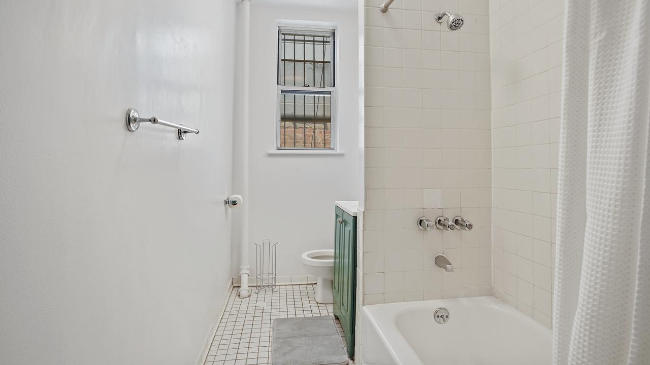 #454: East Williamsburg - Queen Bedroom A - #454: East Williamsburg - Gallery - 4