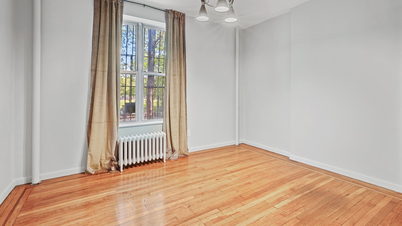 #454: East Williamsburg - Queen Bedroom A - #454: East Williamsburg - Gallery - 19