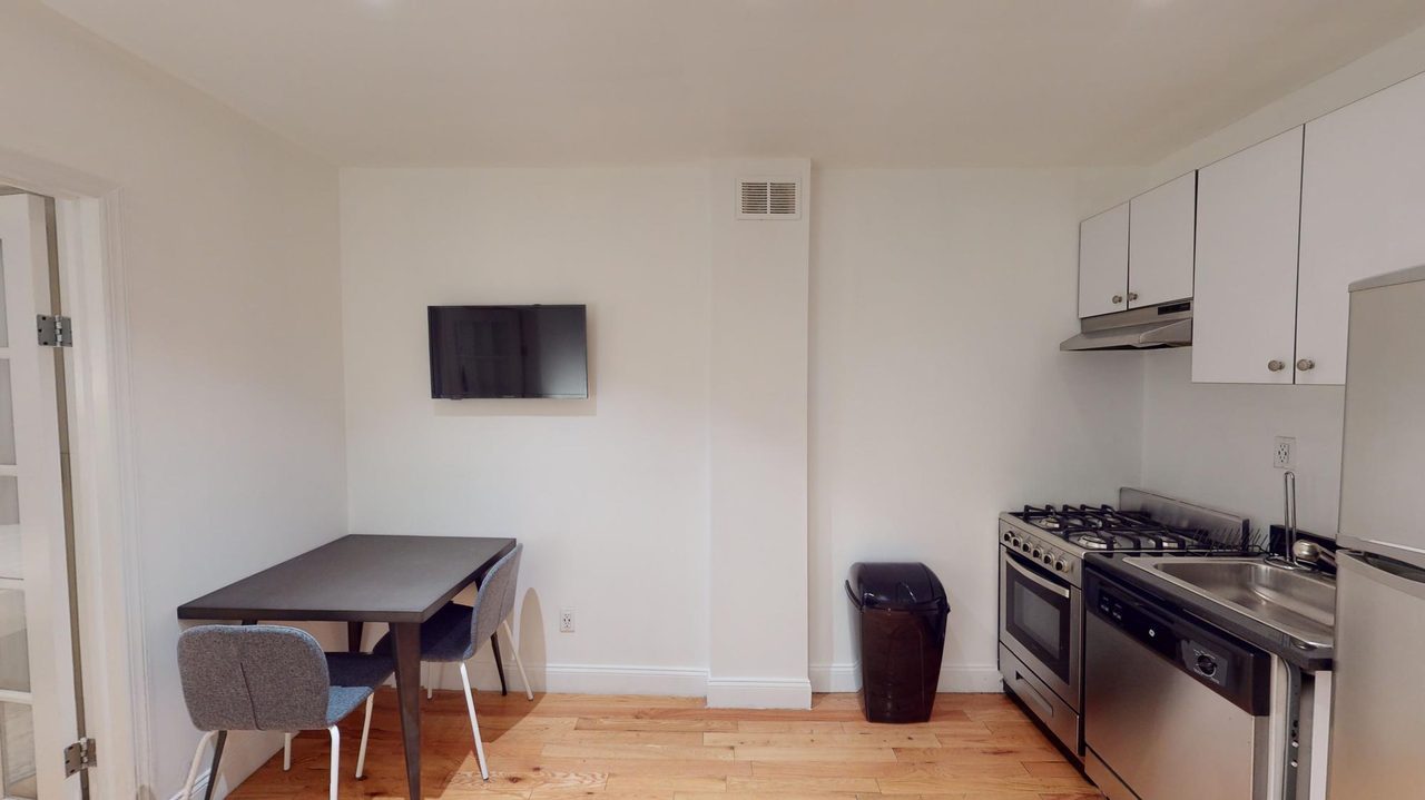 #1150: East Village - 1 Bedroom (Full) - 10