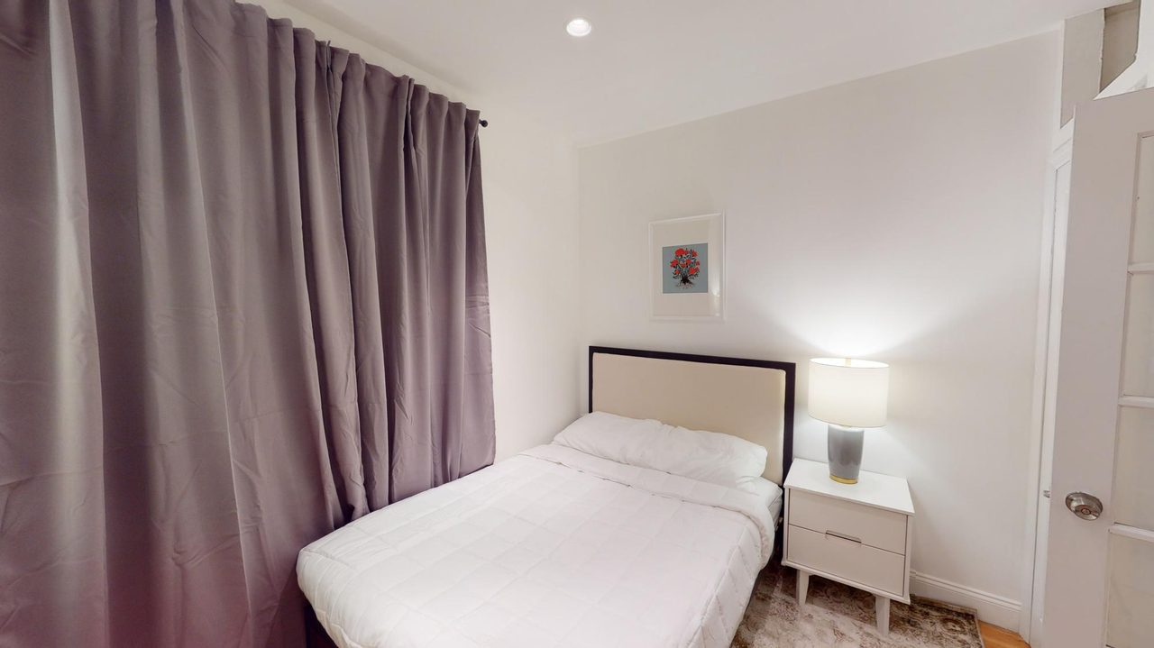 #1150: East Village - 1 Bedroom (Full) - 3
