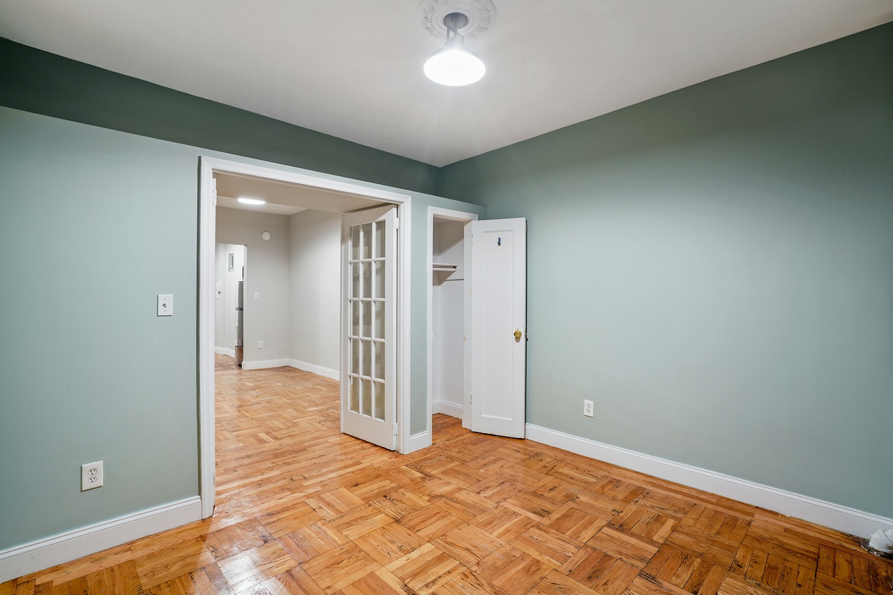  #695: East Village - 1 Bedroom (Full)  -  #695: East Village  - Gallery -  3