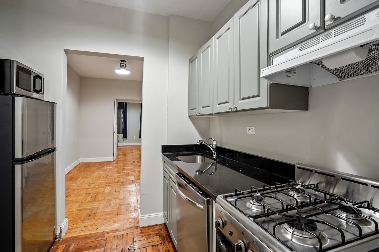  #695: East Village - 1 Bedroom (Full)  -  #695: East Village  - Gallery -  11