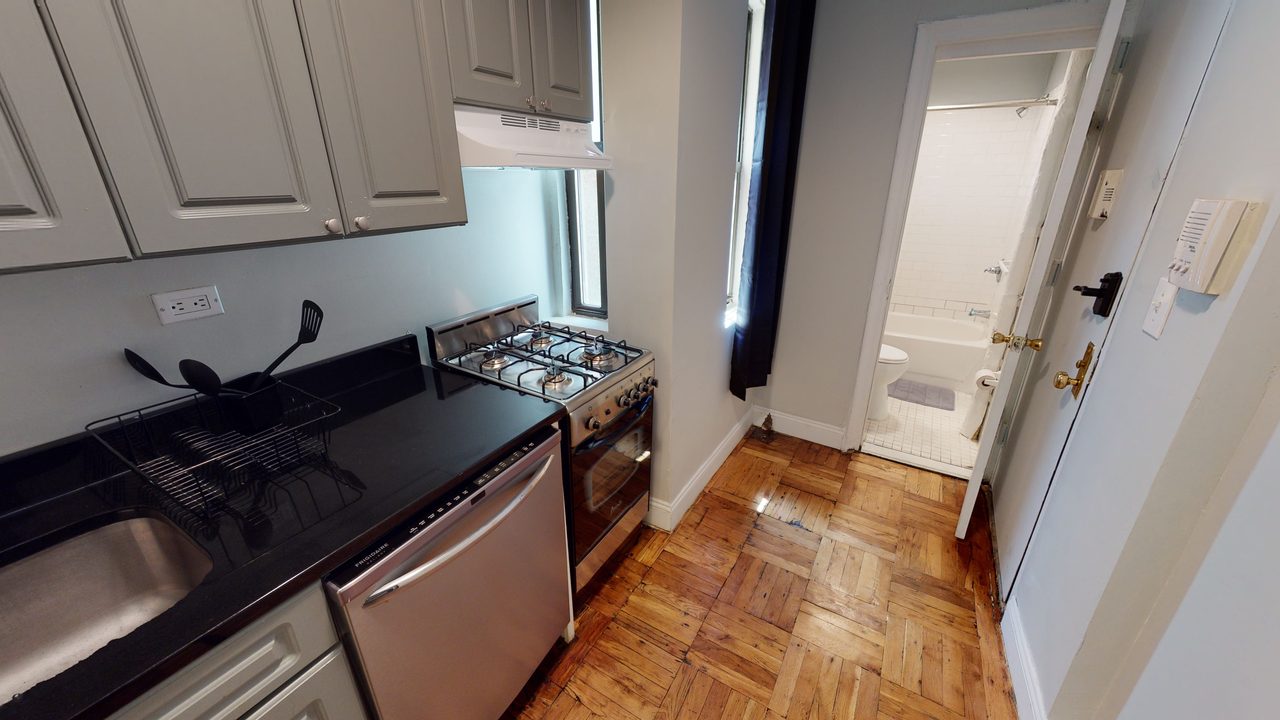  #695: East Village - 1 Bedroom (Full)  -  #695: East Village  - Gallery -  1