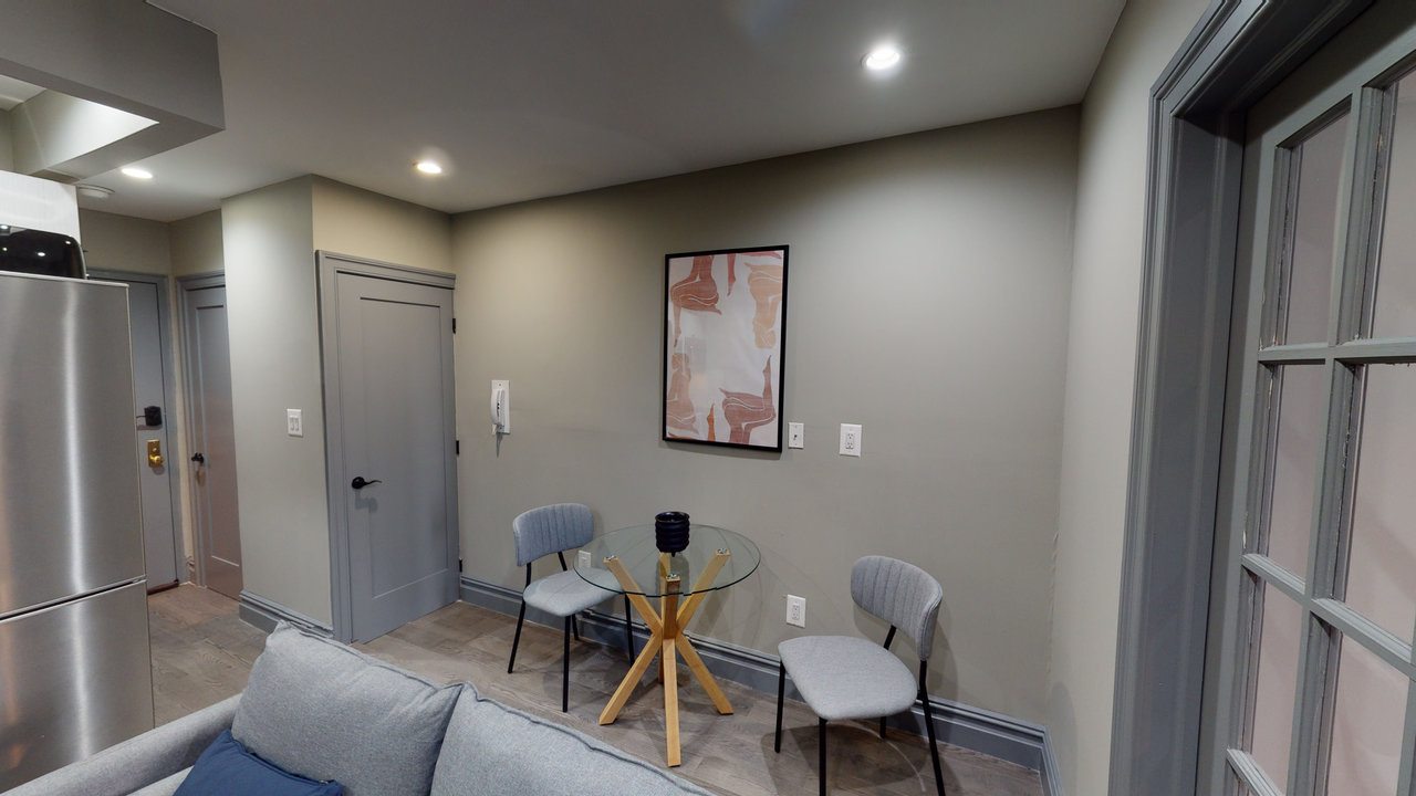 #551: East Village - 1 Bedroom Queen - 13