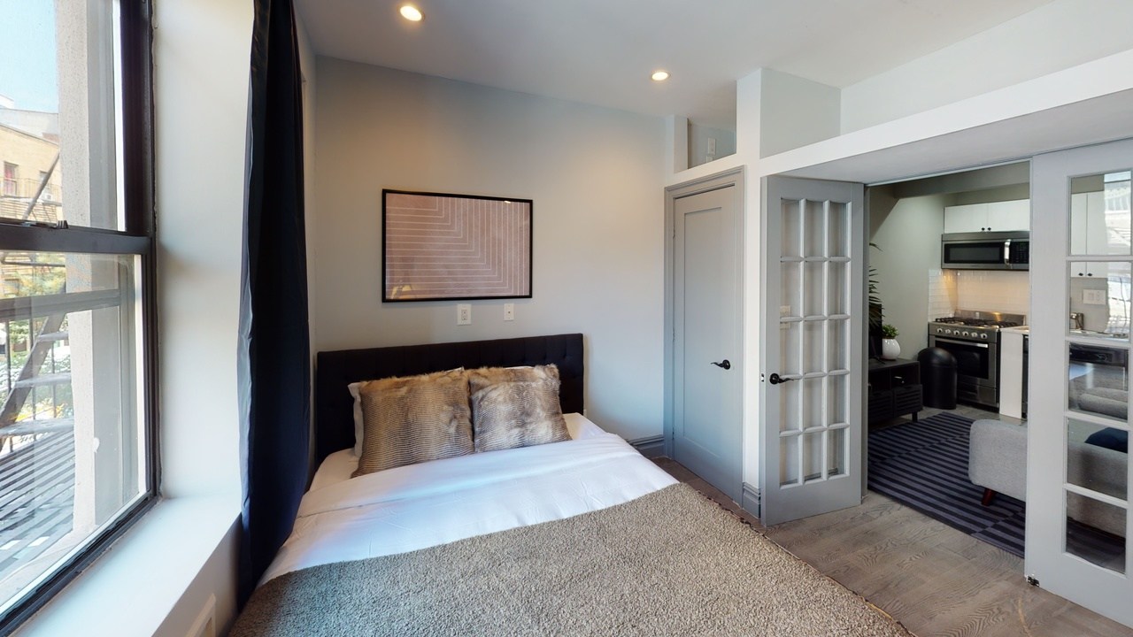 #551: East Village - 1 Bedroom Queen - 3