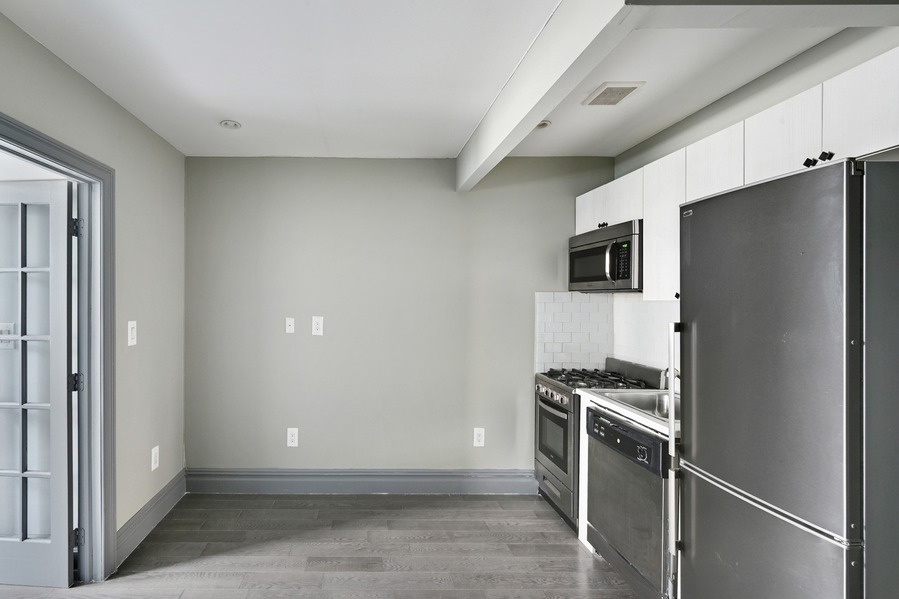  #551: East Village - 1 Bedroom Queen  -  #551: East Village  - Gallery -  13