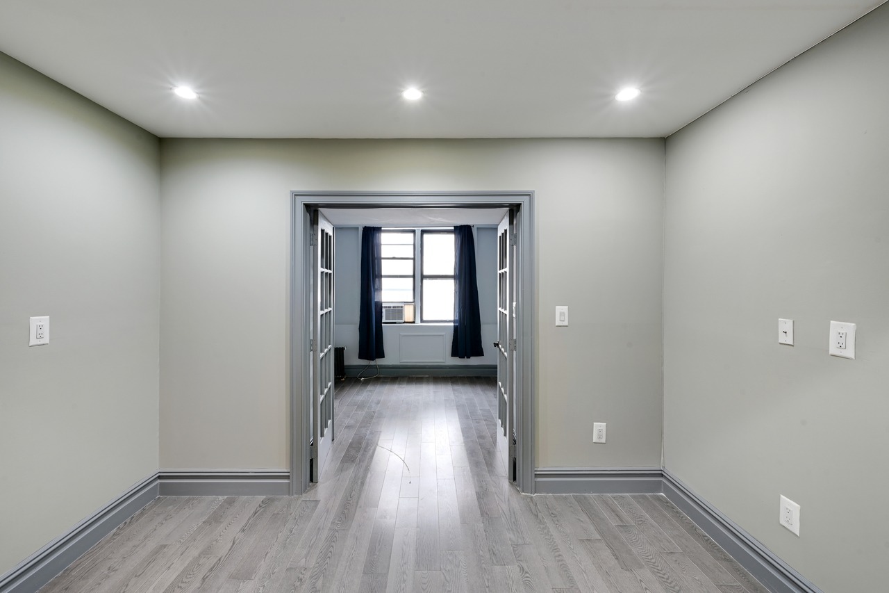 #551: East Village - 1 Bedroom Queen - 11