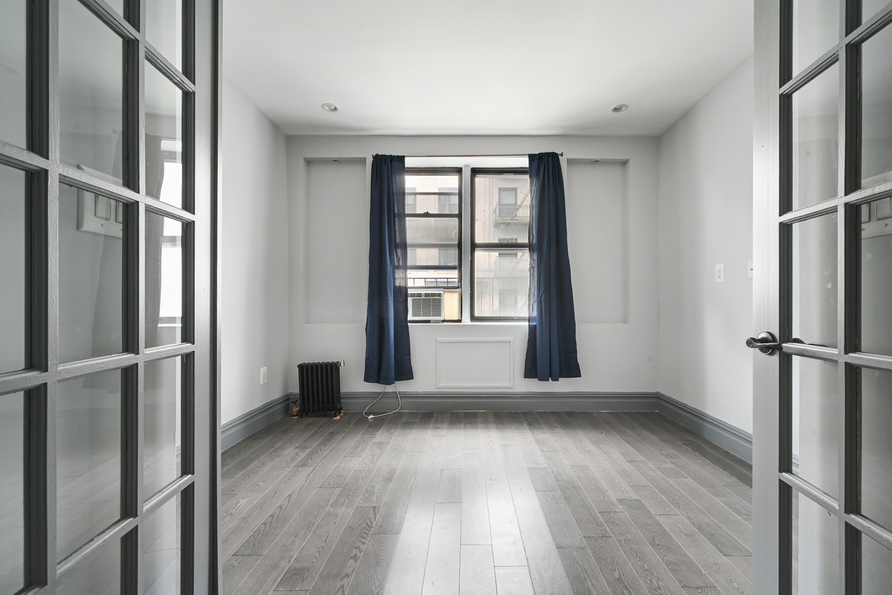 #551: East Village - 1 Bedroom Queen - 4