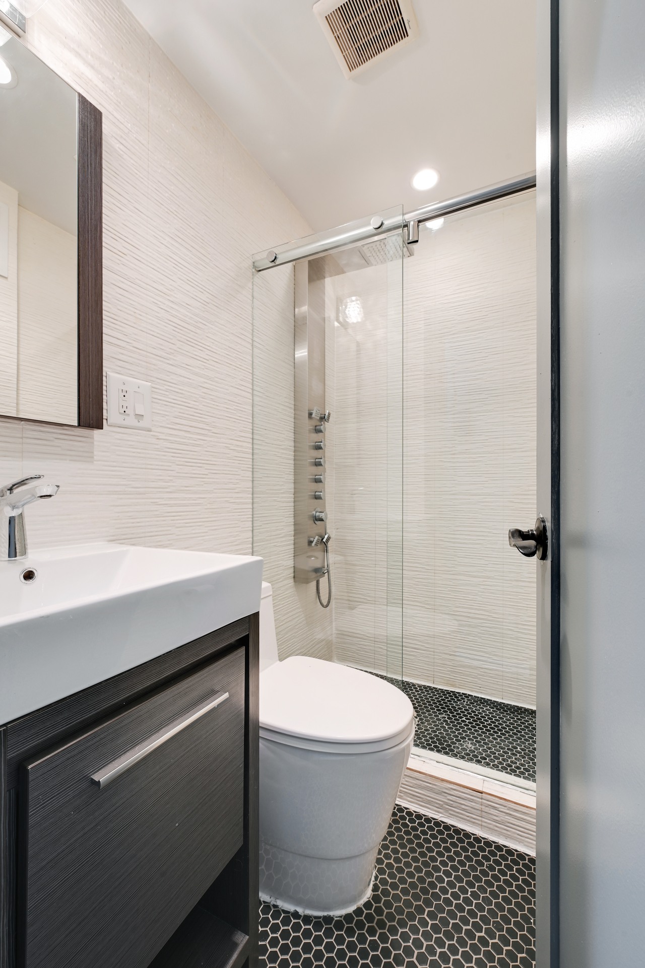  #551: East Village - 1 Bedroom Queen  -  #551: East Village  - Gallery -  16