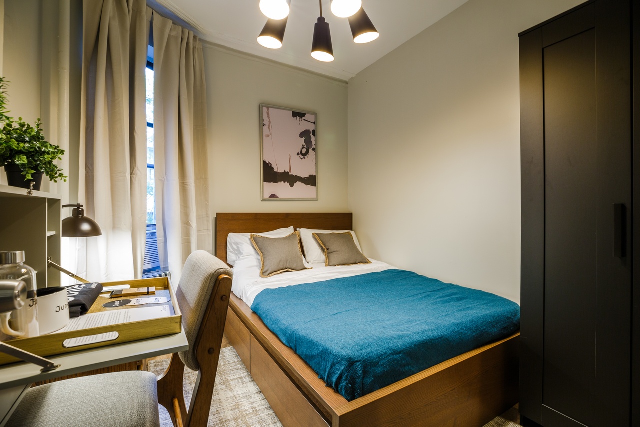 #215: Hell's Kitchen - Full Bedroom A - 1