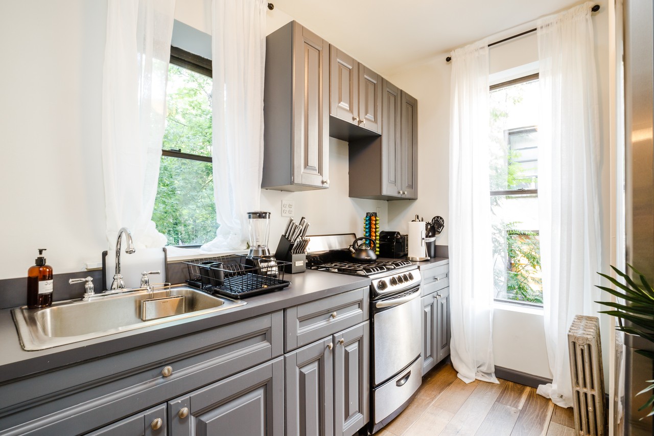  #215: Hell's Kitchen - Full Bedroom A  -  #215: Hell's Kitchen  - Gallery -  5