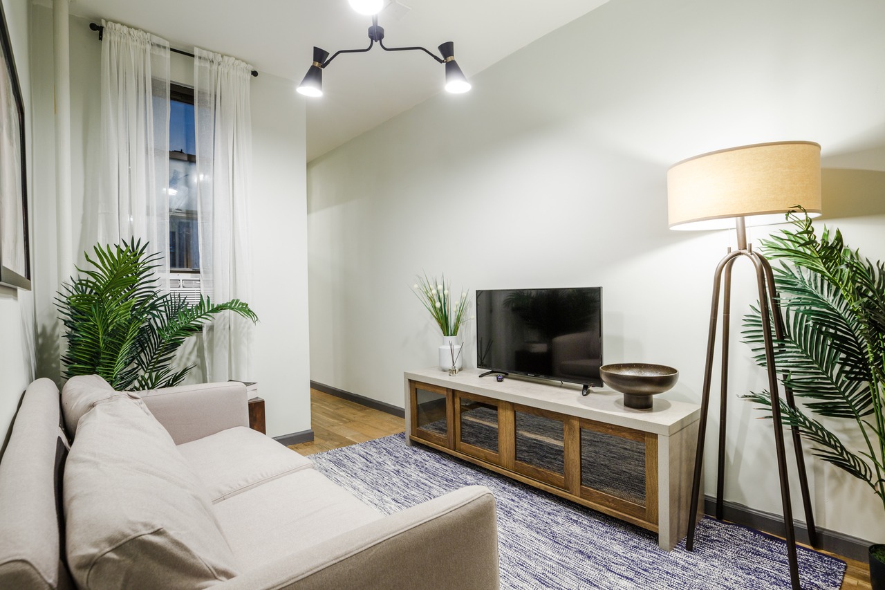  #215: Hell's Kitchen - Full Bedroom A  -  #215: Hell's Kitchen  - Gallery -  8