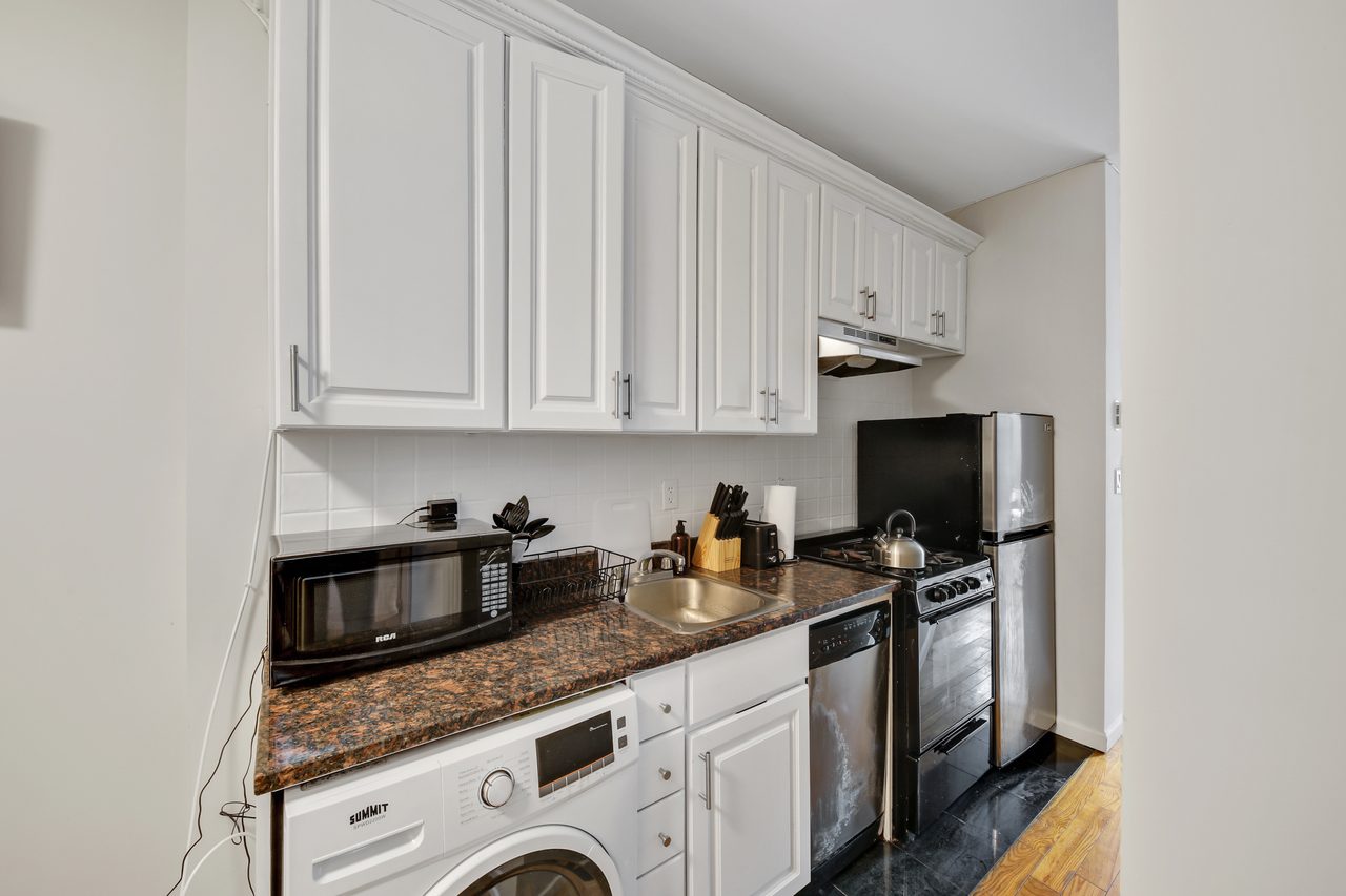  #790: Upper West Side - Queen Bedroom A  -  #790: Upper West Side  - Gallery -  6