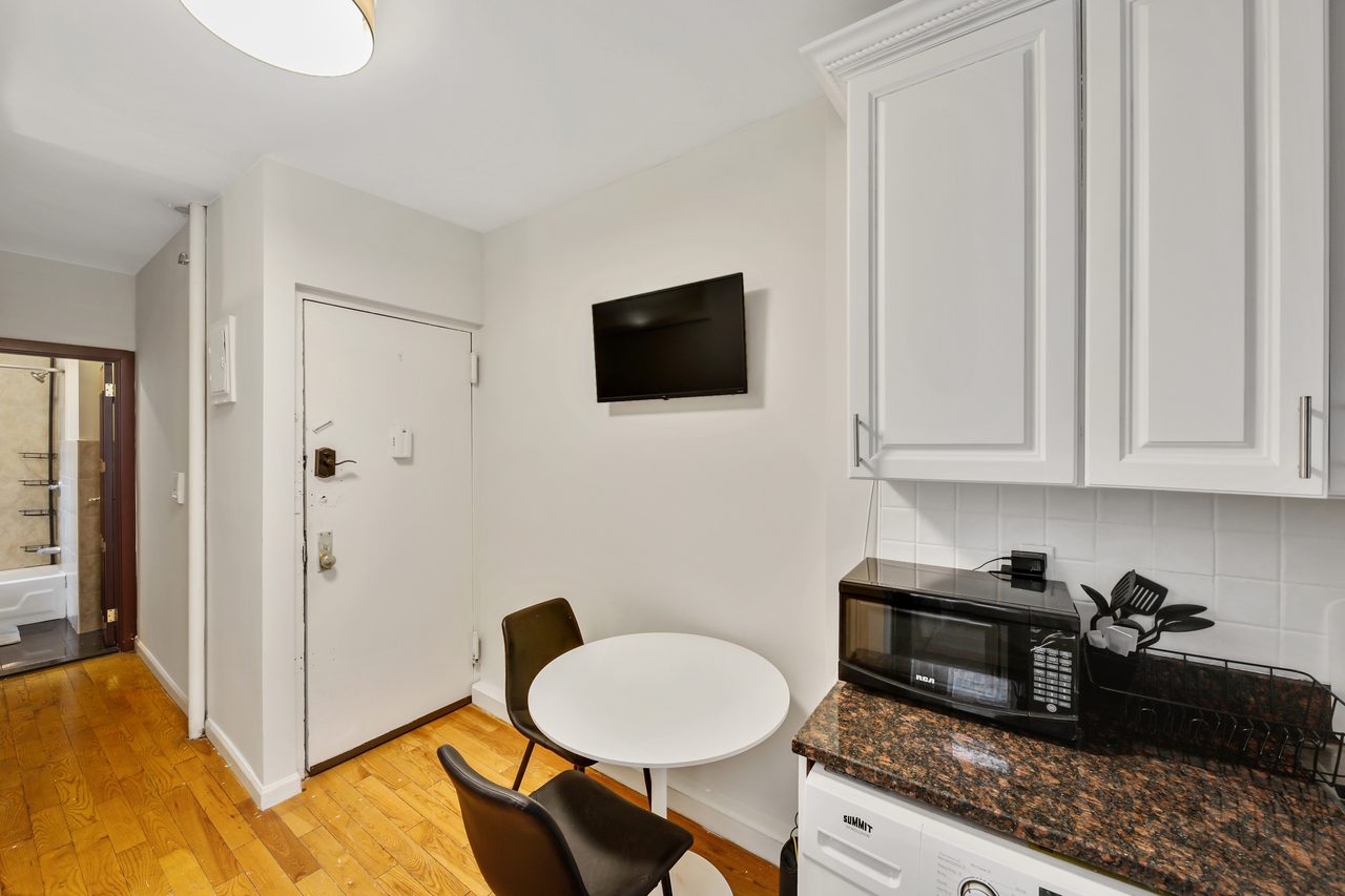 #790: Upper West Side - Full Bedroom B - 5