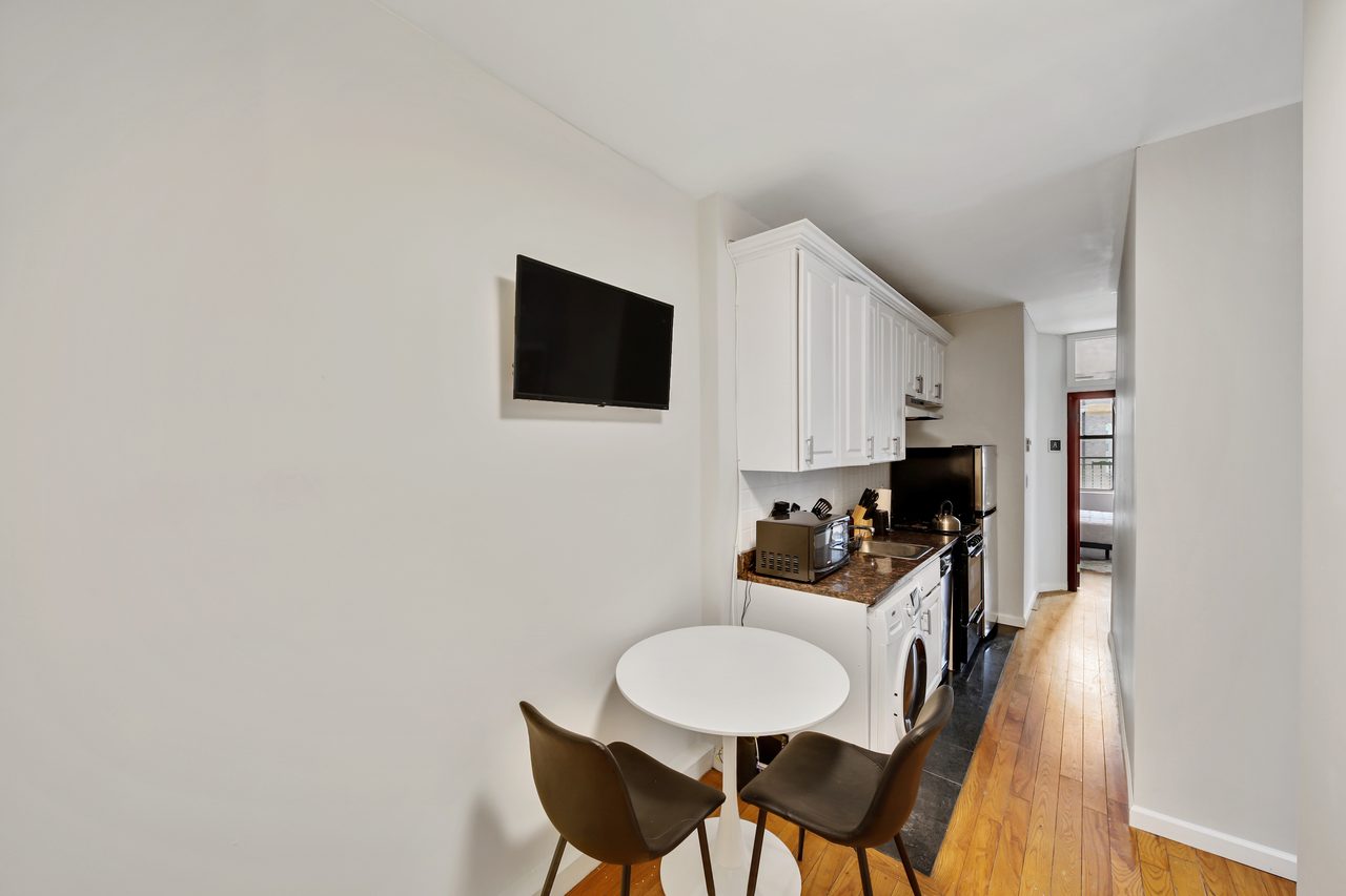 #790: Upper West Side - Full Bedroom B - 6