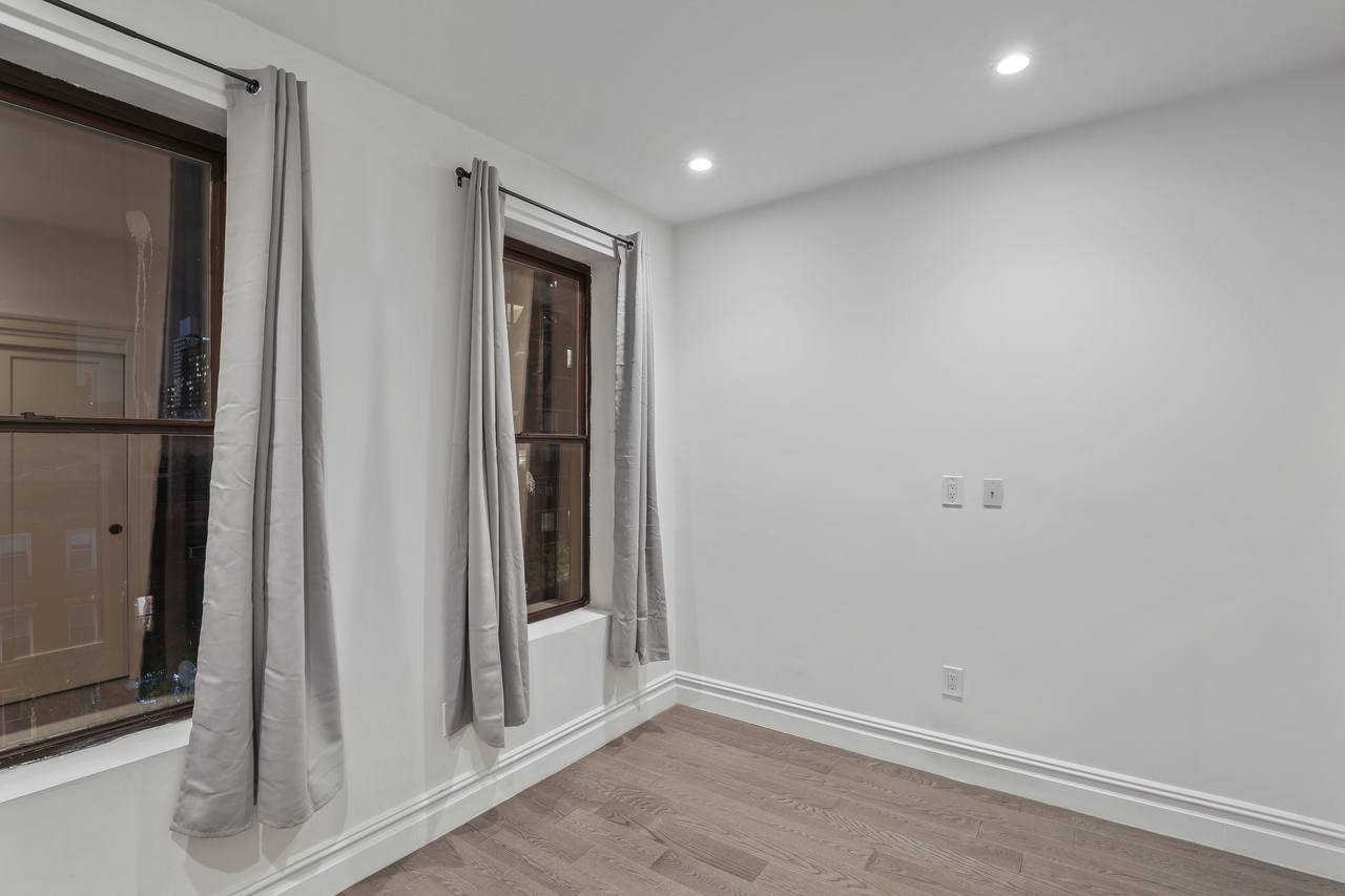 #708: Columbus Circle - Full Bedroom B - 4