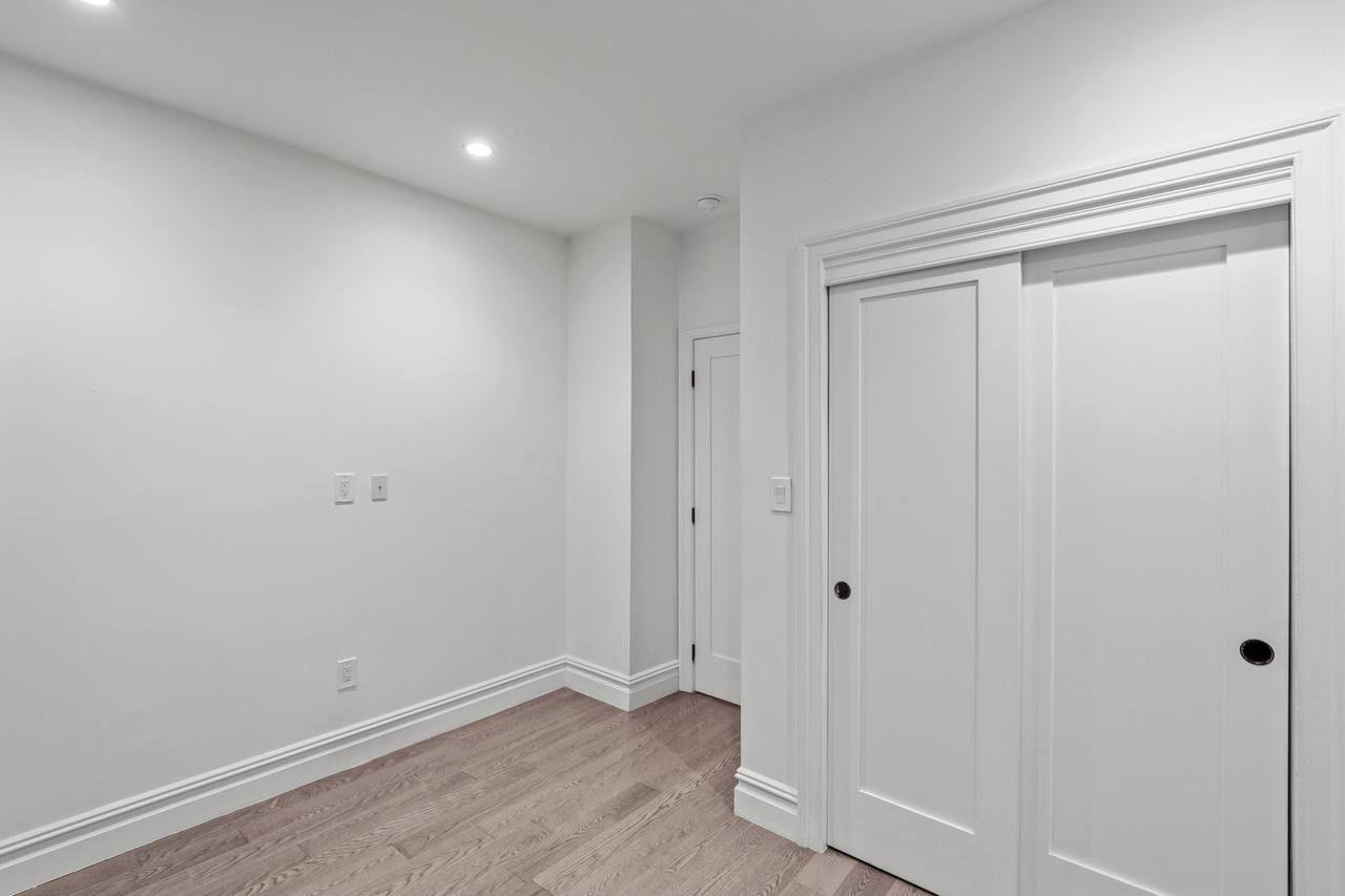 #708: Columbus Circle - Full Bedroom B - 5