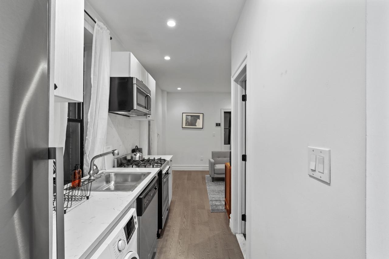 #708: Columbus Circle - Full Bedroom B - 13