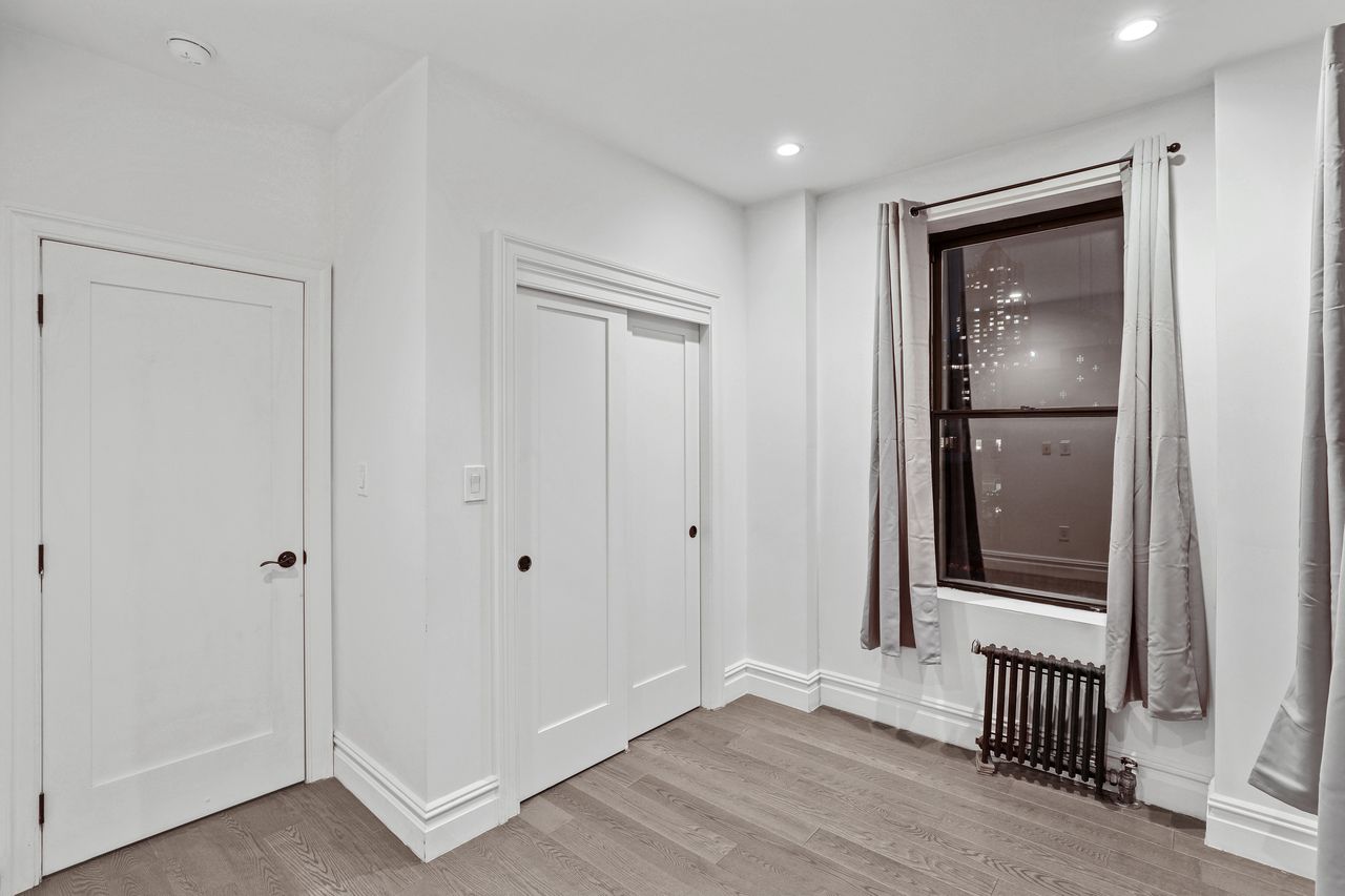 #708: Columbus Circle - Full Bedroom B - 3