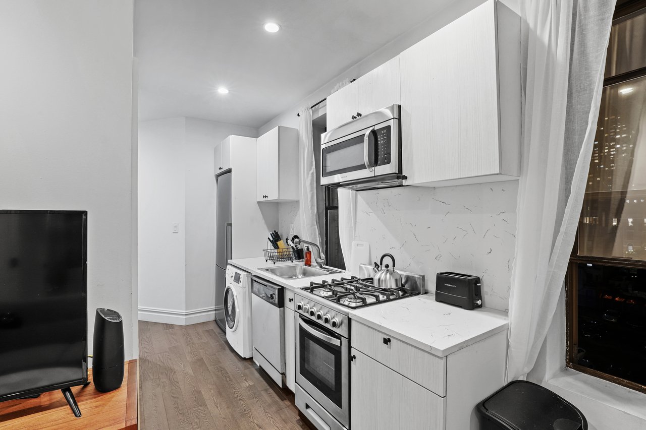 #708: Columbus Circle - Full Bedroom A - 12
