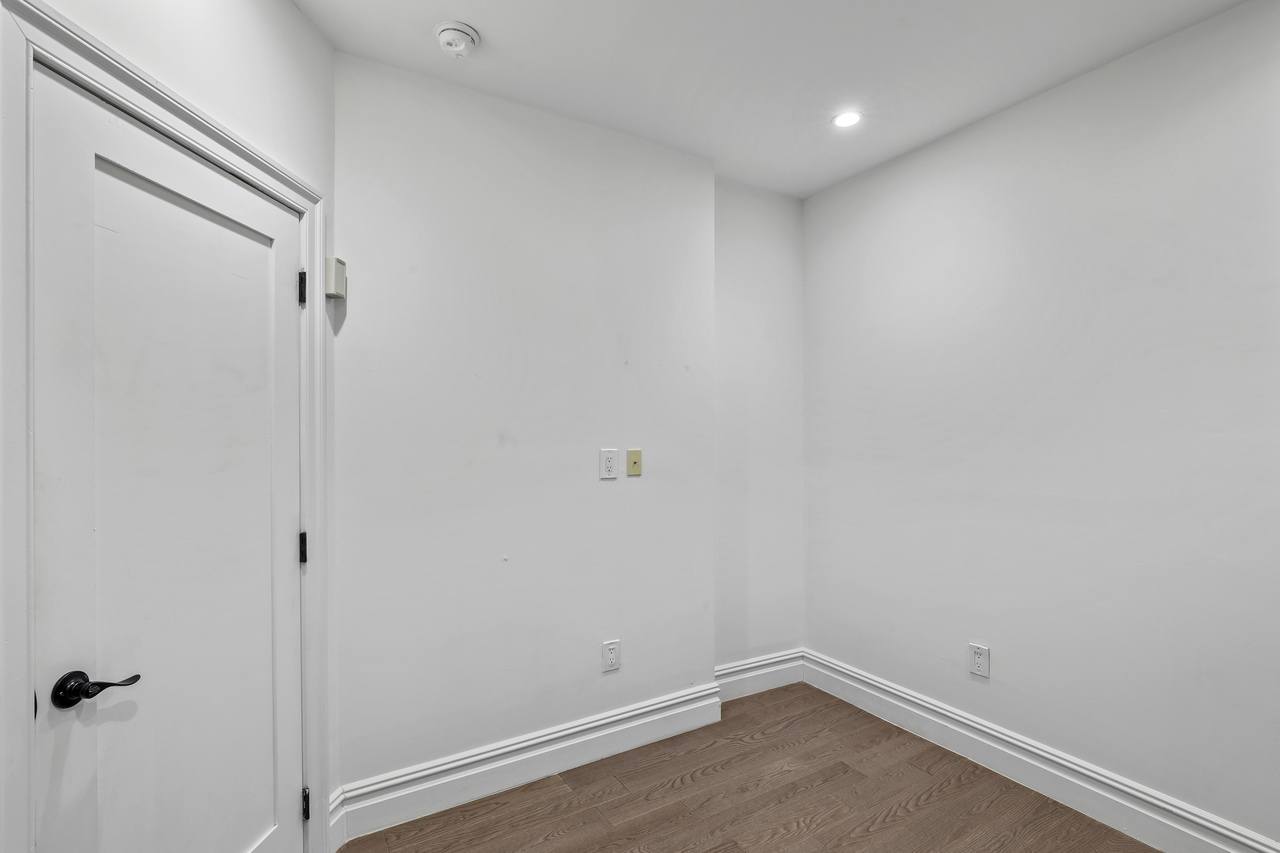 #708: Columbus Circle - Full Bedroom A - 4