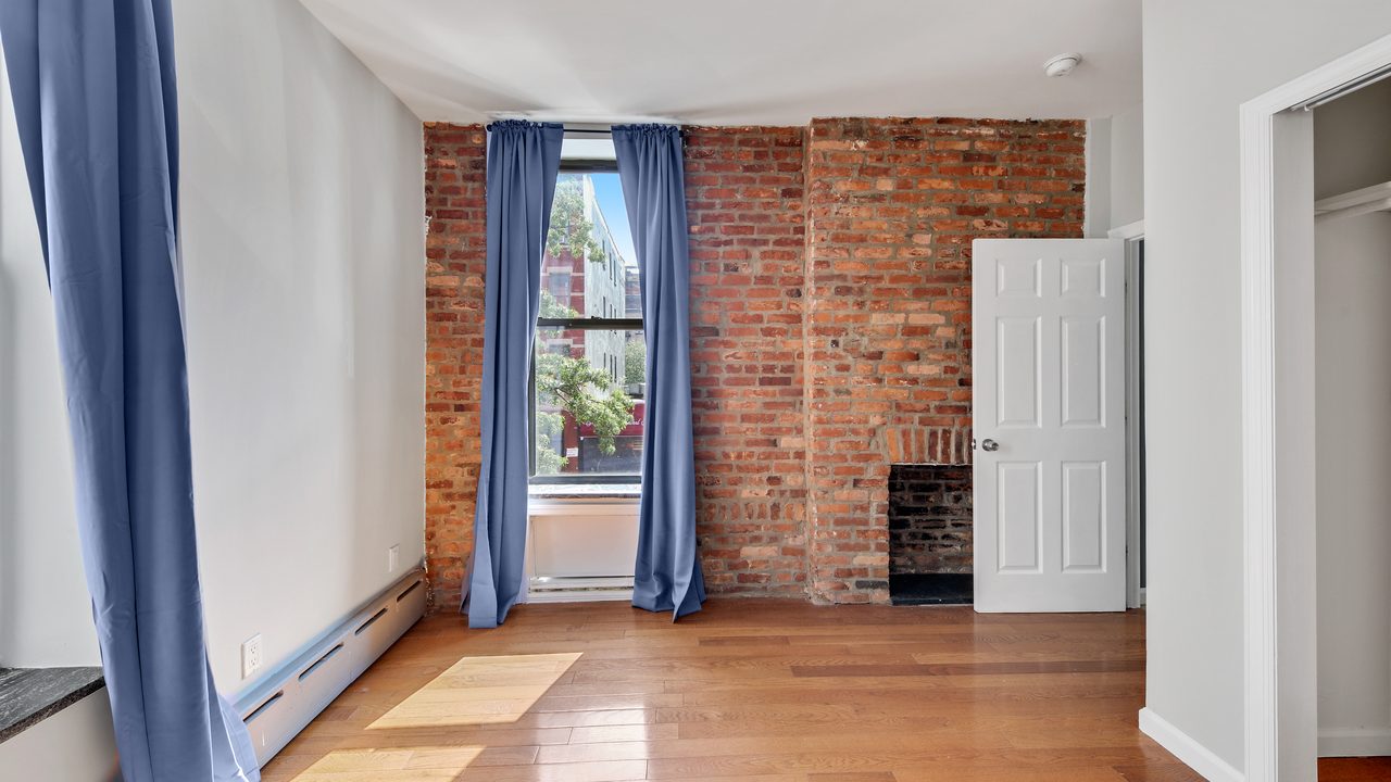  #581: East Harlem - Queen Bedroom B  -  #581: East Harlem  - Gallery -  10