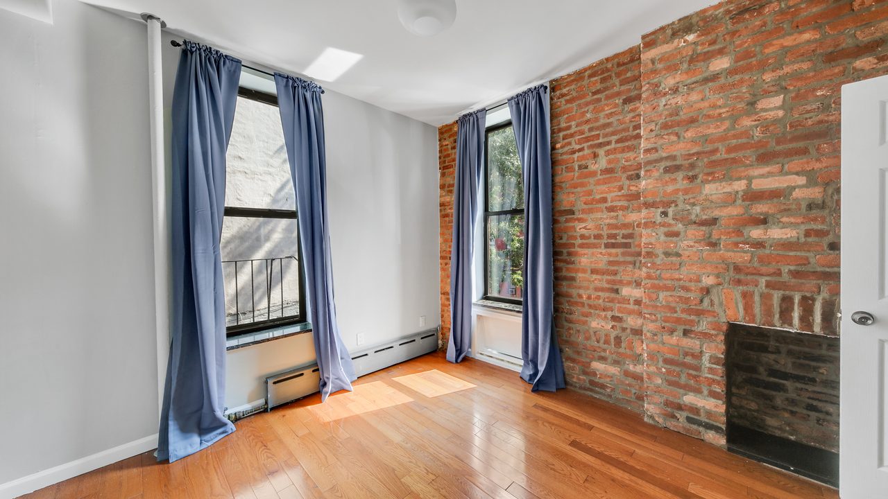  #581: East Harlem - Queen Bedroom B  -  #581: East Harlem  - Gallery -  2