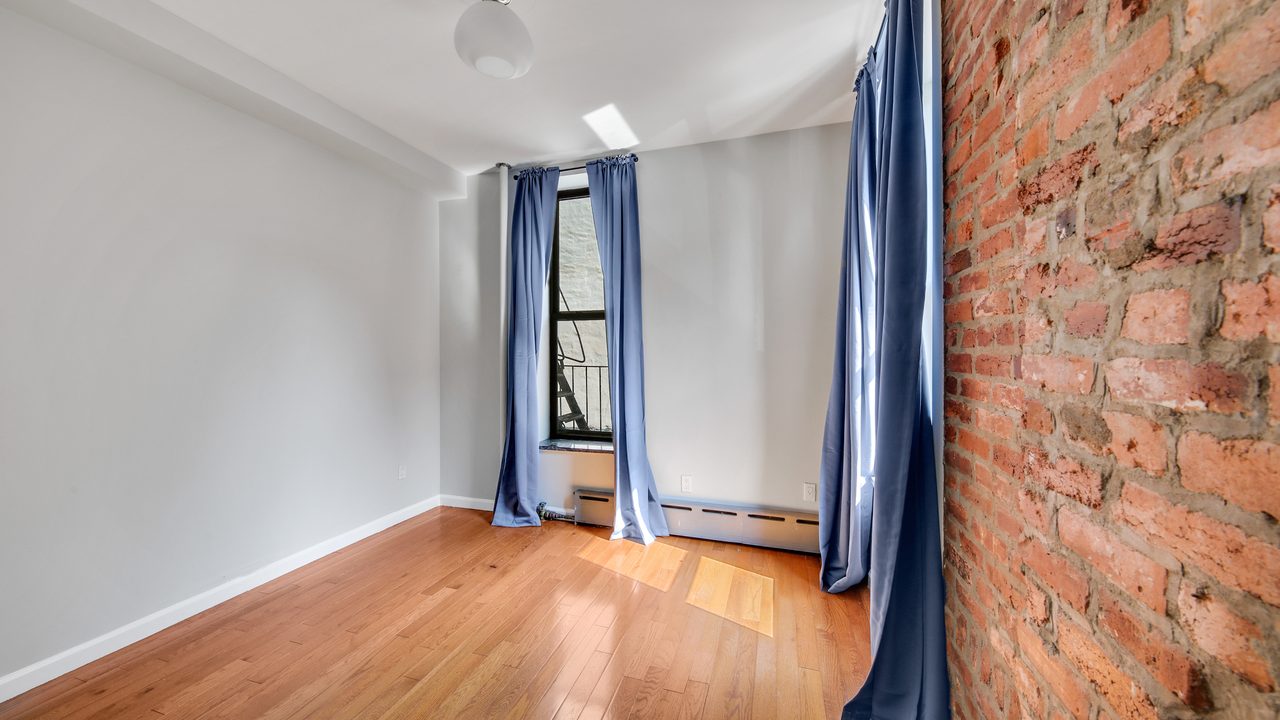  #581: East Harlem - Queen Bedroom B  -  #581: East Harlem  - Gallery -  11
