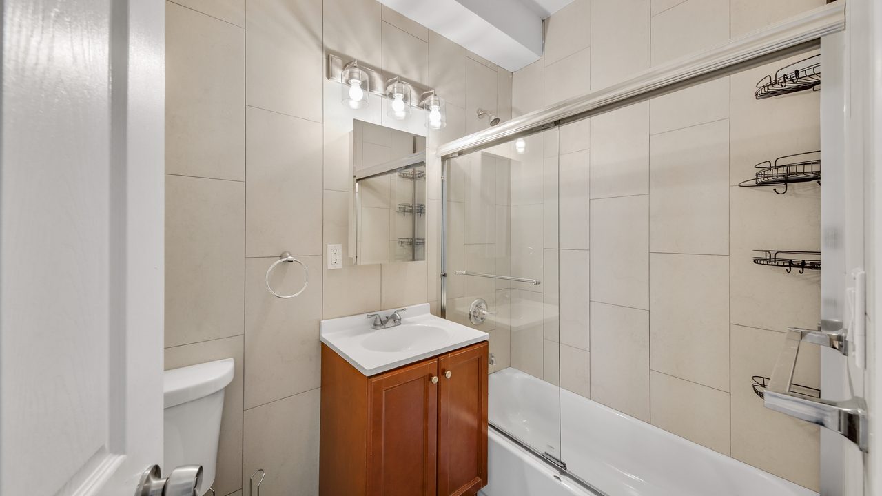  #581: East Harlem - Queen Bedroom A  -  #581: East Harlem  - Gallery -  3