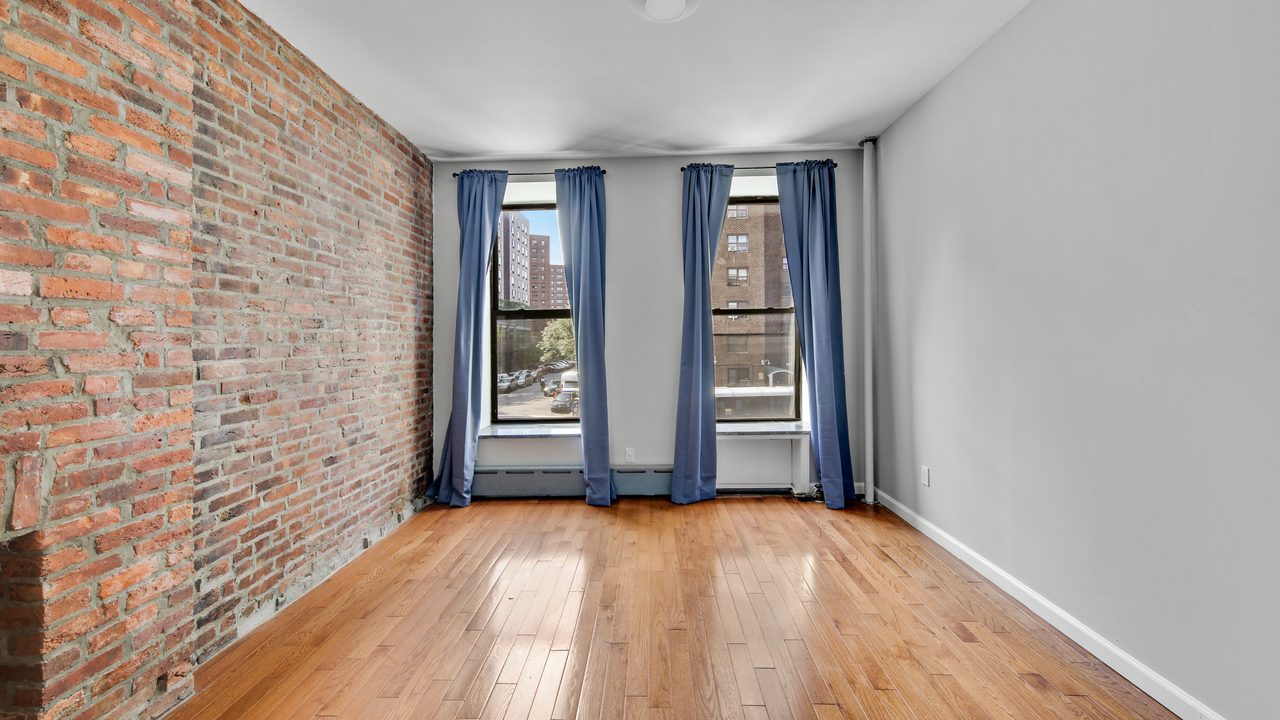 #581: East Harlem - Queen Bedroom A  -  #581: East Harlem  - Gallery -  10