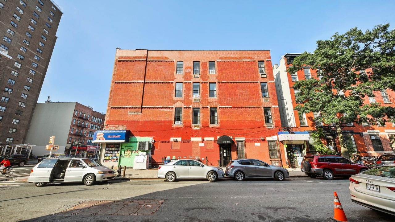  #581: East Harlem - Queen Bedroom A  -  #581: East Harlem  - Gallery -  1