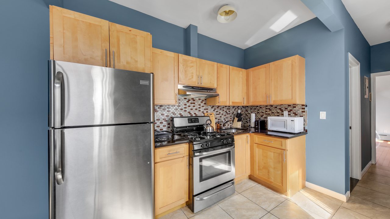  #581: East Harlem - Queen Bedroom A  -  #581: East Harlem  - Gallery -  7