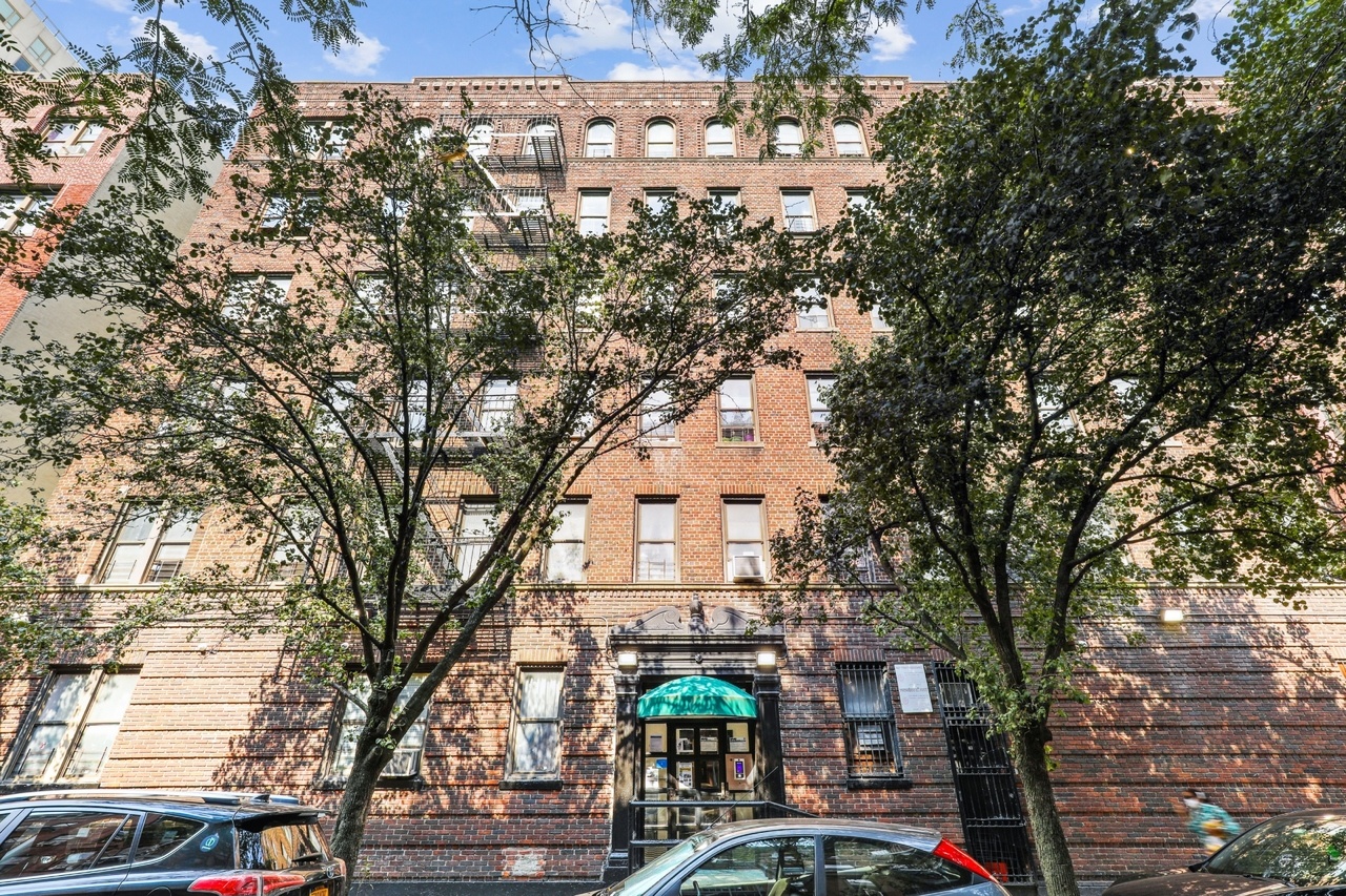 #699: East Harlem - Queen Bedroom A - 1