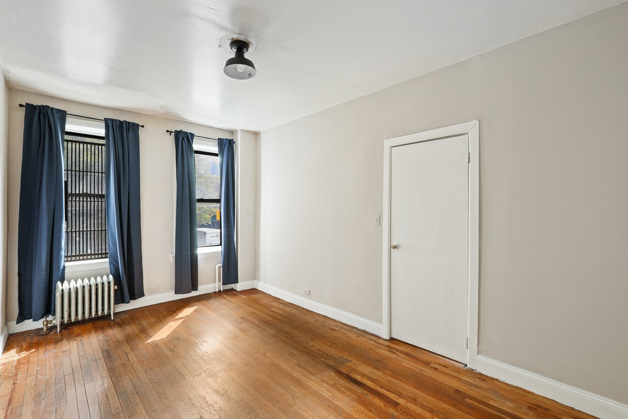 #699: East Harlem - Queen Bedroom A - 3
