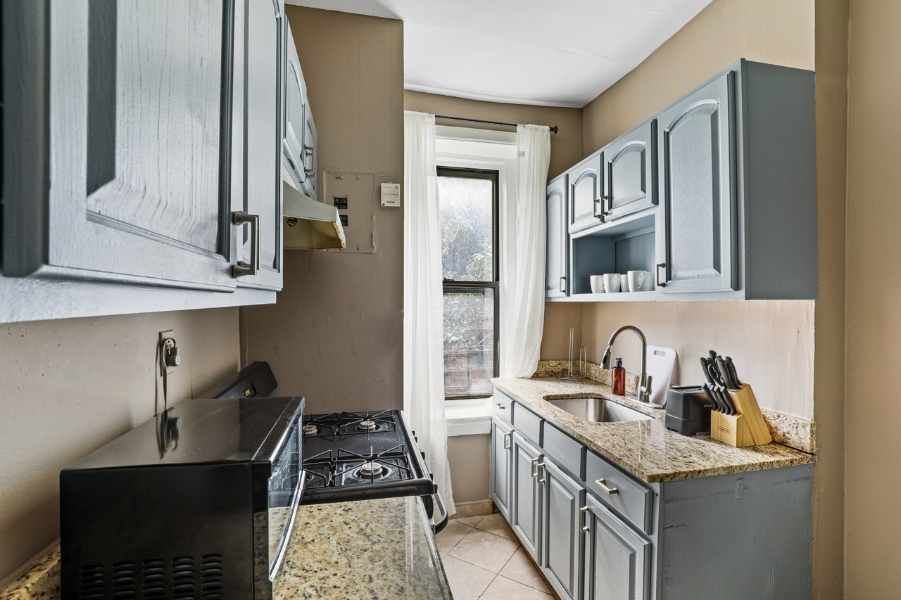  #699: East Harlem - Queen Bedroom A  -  #699: East Harlem  - Gallery -  6