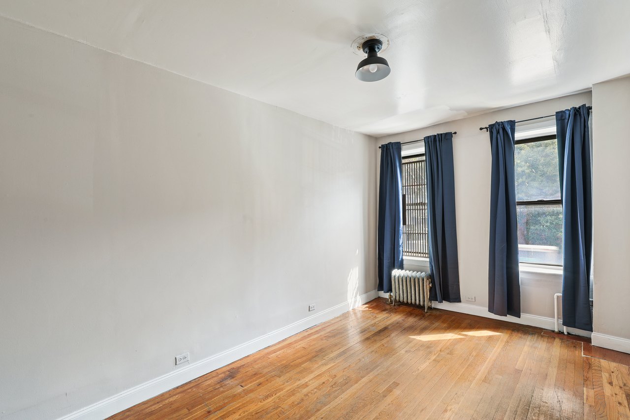 #699: East Harlem - Queen Bedroom A - 2