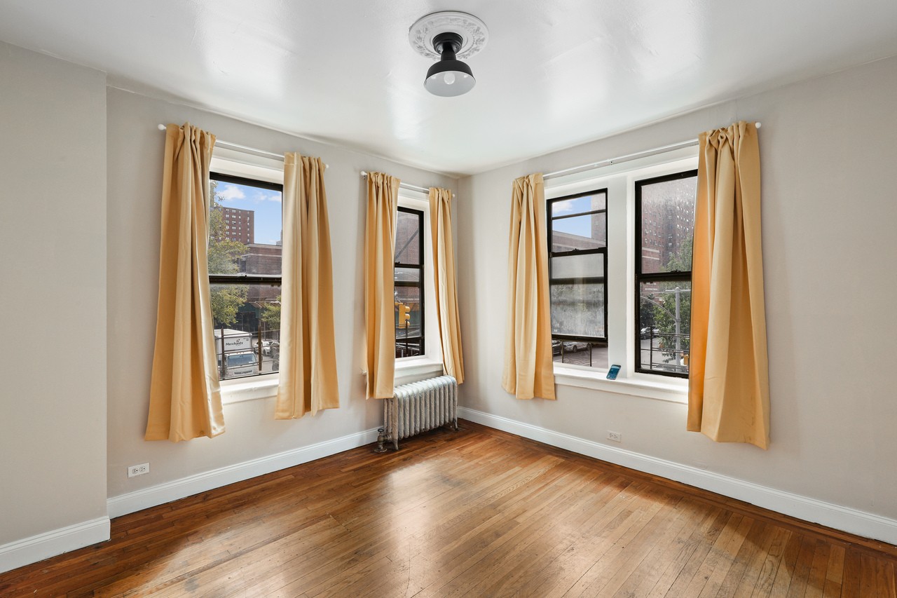 #699: East Harlem - Queen Bedroom B - 3