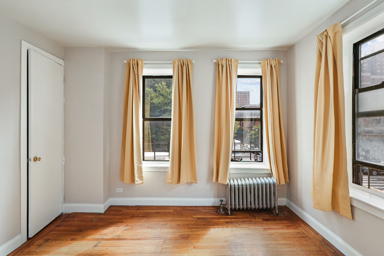 #699: East Harlem - Queen Bedroom B - 4