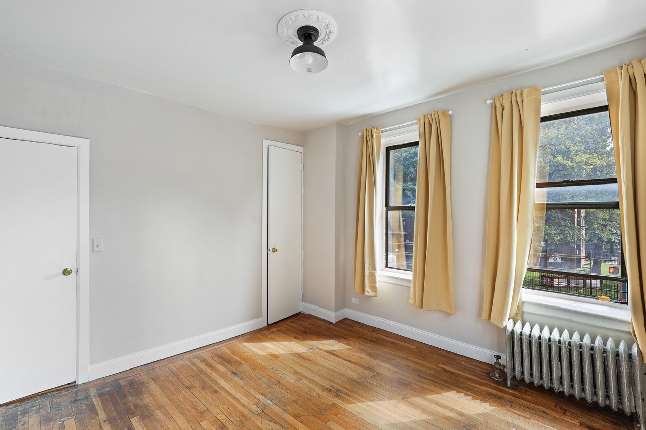 #699: East Harlem - Queen Bedroom B - 5