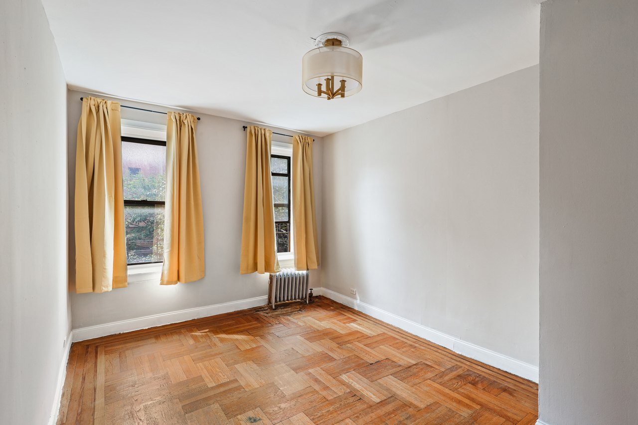 #699: East Harlem - Queen Bedroom C - 4