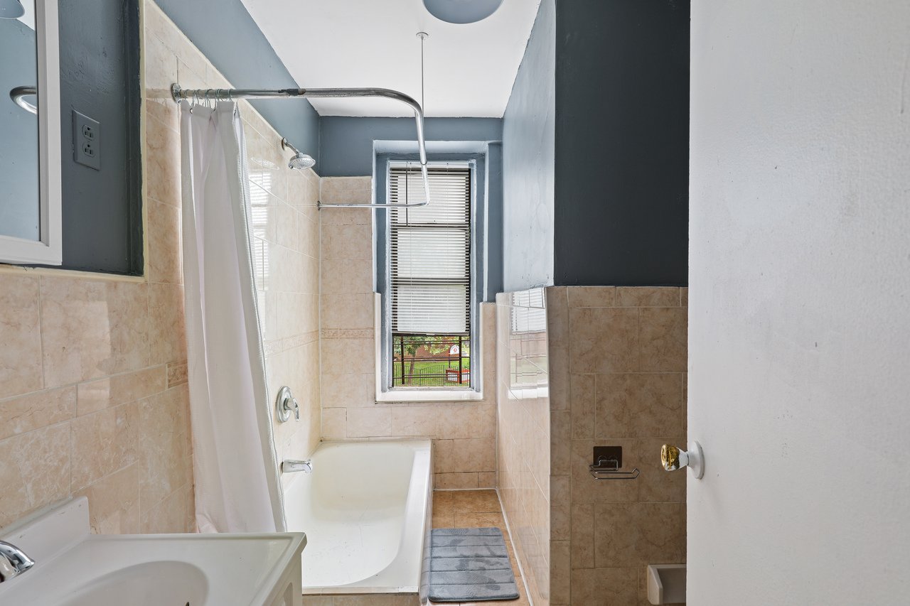 #699: East Harlem - Queen Bedroom C - #699: East Harlem - Gallery - 8